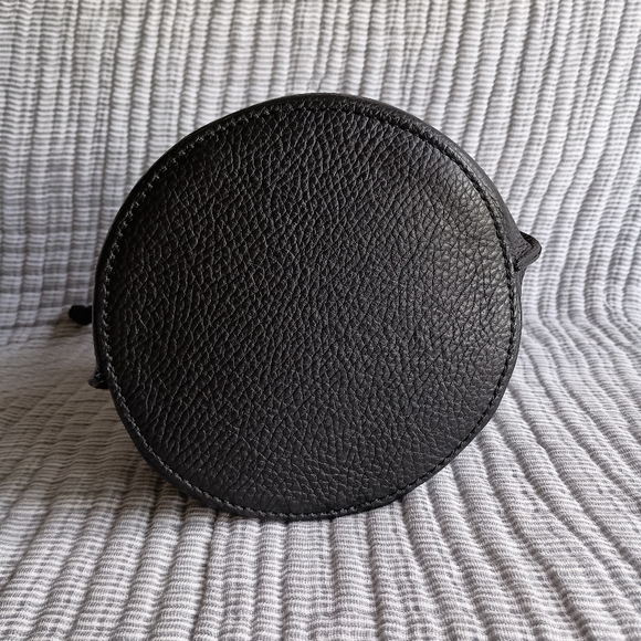 Bucket crossbody bag - Picture 4 of 15